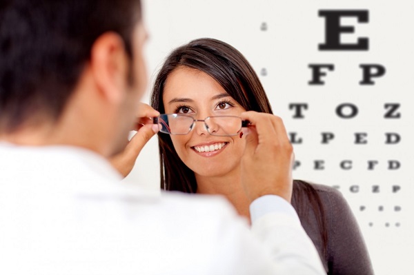 cắt mắt kính không độ bao nhiêu tiền là câu hỏi nhiều người quan tâm