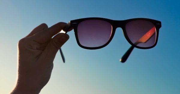 Dùng kính râm có độ có thực sự tốt cho đôi mắt của bạn?