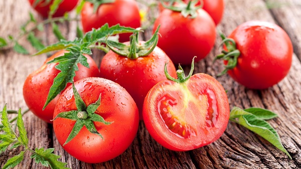 Mọi người hay truyền tai nhau về phương pháp chữa cận thị bằng cà chua