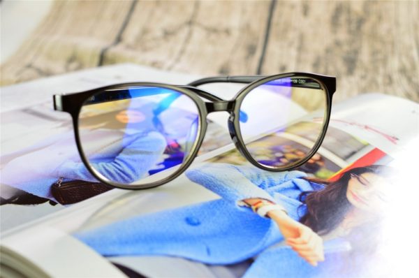 Bạn đã biết gì về kính chống ánh sáng xanh Hoya của Nhật Bản?