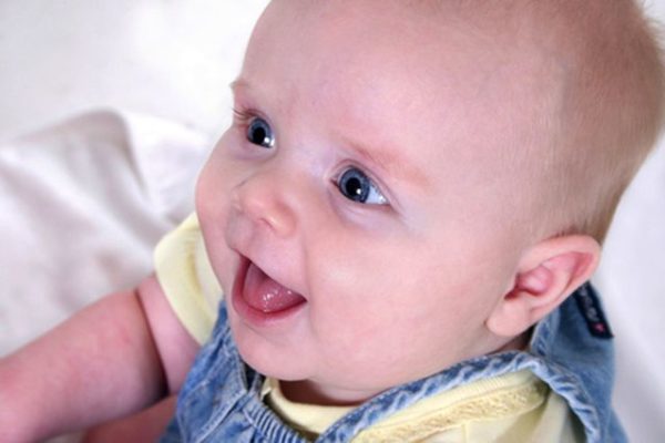Không nên coi thường khi trẻ sơ sinh bị thâm quầng mắt