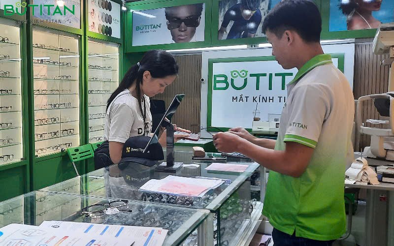 cách sửa gọng kính bị lệch cach-sua-gong-kinh-bi-lech