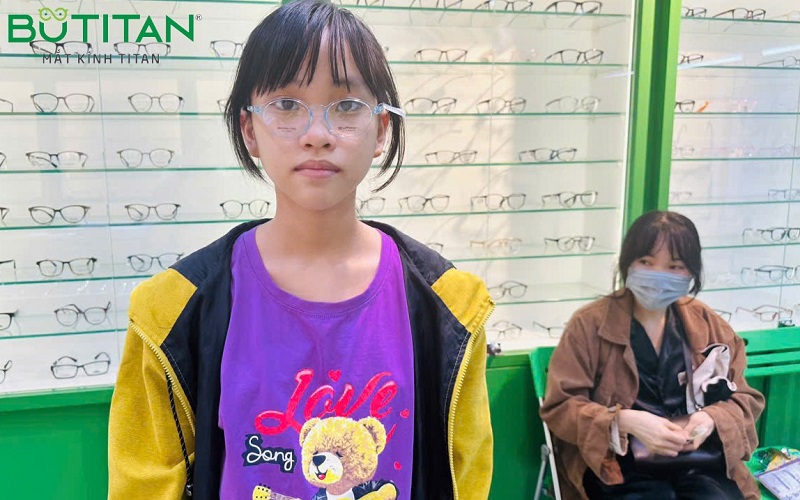 thay tròng kính cận giá bao nhiêu thay-trong-kinh-can-gia-bao-nhieu