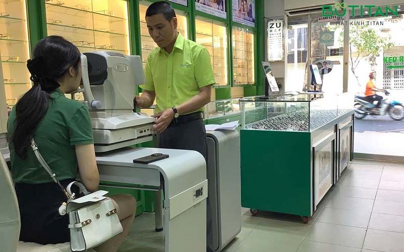 giá tròng kính cận Essilor gia-trong-kinh-can-essilor