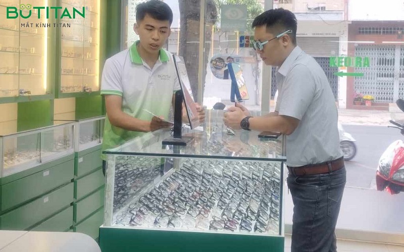 tròng kính Essilor Crizal Rock trong-kinh-essilor-crizal-rock