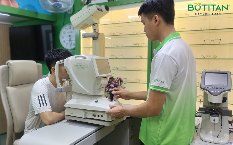 giá tròng kính cận Essilor bao nhiêu gia-trong-kinh-can-essilor-bao-nhieu