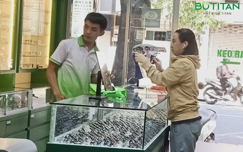 gọng kính bị lệch có sao không gong-kinh-bi-lech-co-sao-khong