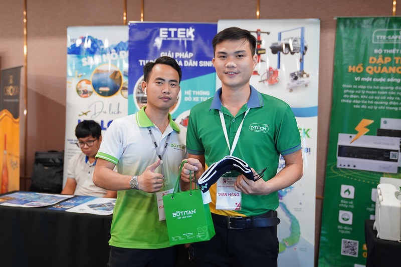 Mắt kính BUTITAN