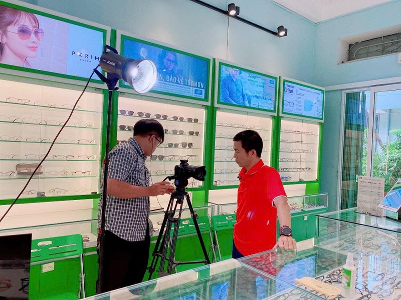 Mắt kính BUTITAN